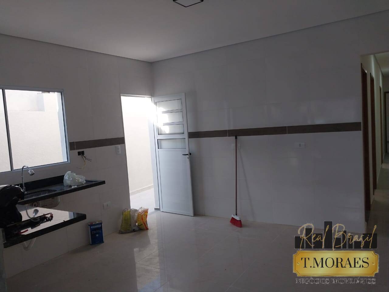 Casa à venda com 3 quartos, 110m² - Foto 3