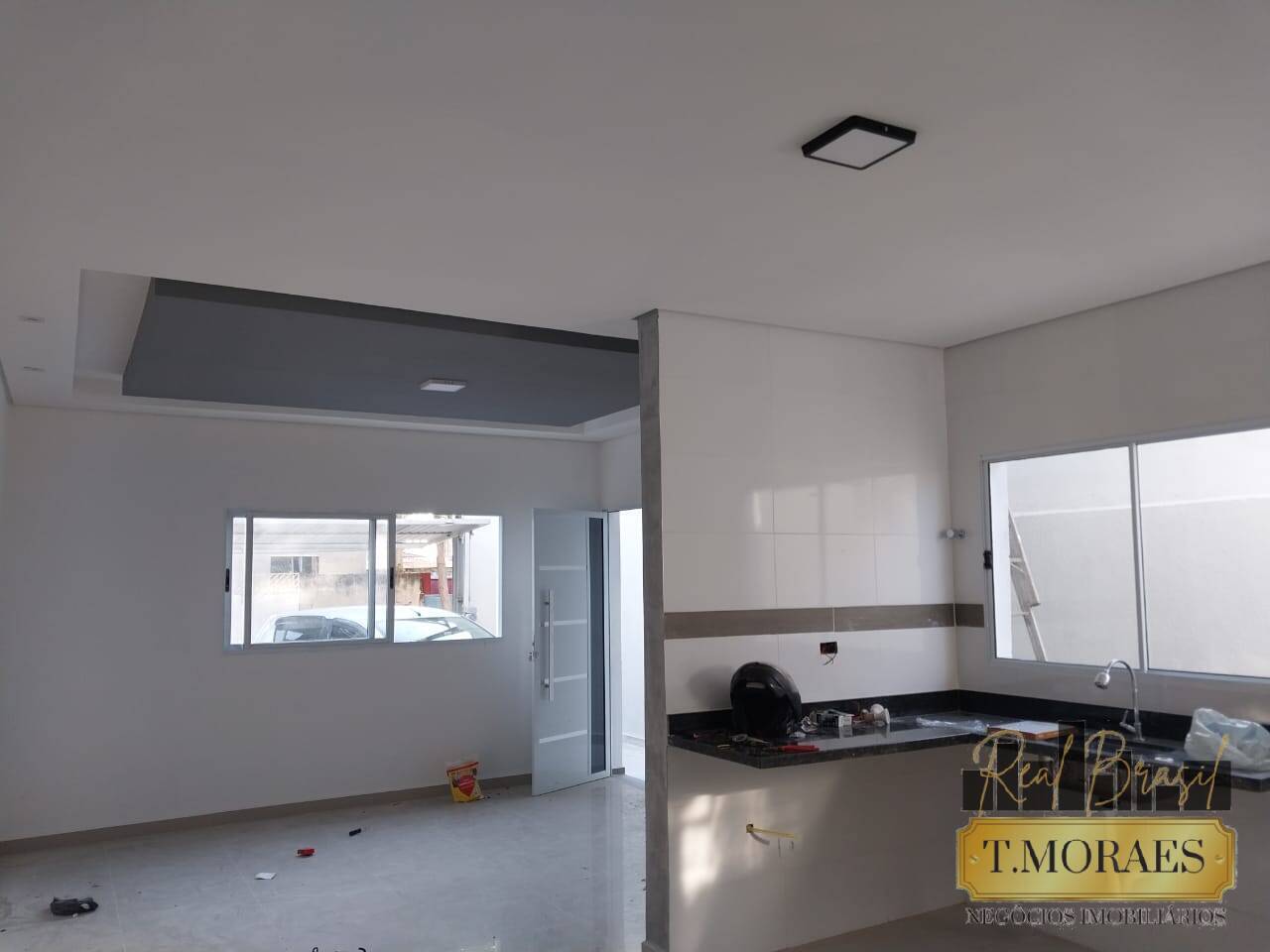 Casa à venda com 3 quartos, 110m² - Foto 1