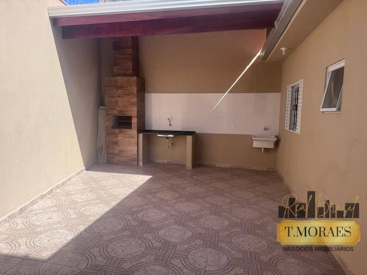 Casa à venda com 2 quartos, 89m² - Foto 1